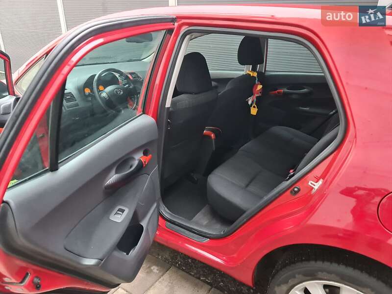 Хэтчбек Toyota Auris 2008 в Киеве