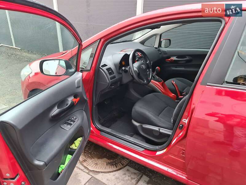 Хэтчбек Toyota Auris 2008 в Киеве