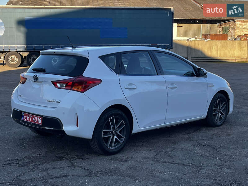 Хэтчбек Toyota Auris 2013 в Луцке