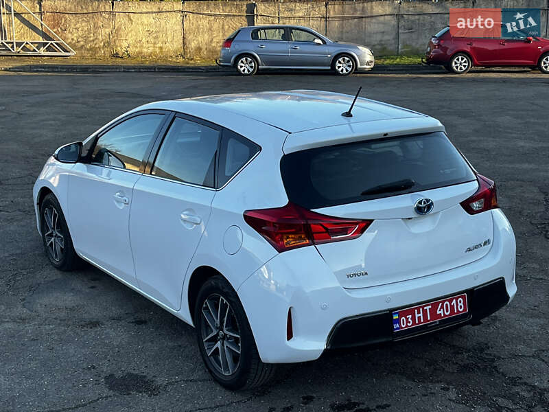 Хэтчбек Toyota Auris 2013 в Луцке