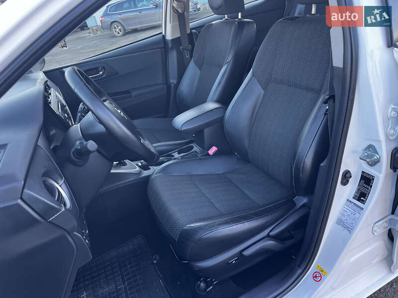 Хэтчбек Toyota Auris 2013 в Луцке