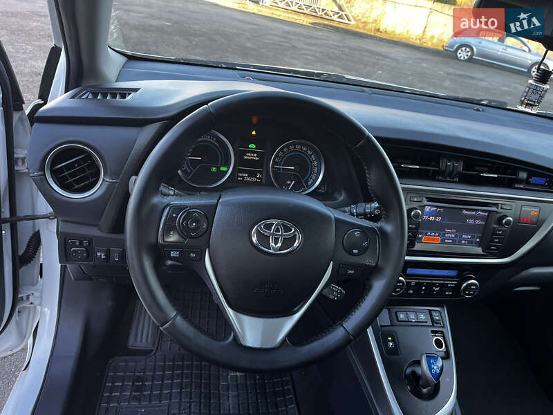 Хэтчбек Toyota Auris 2013 в Луцке