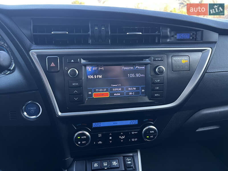 Хэтчбек Toyota Auris 2013 в Луцке