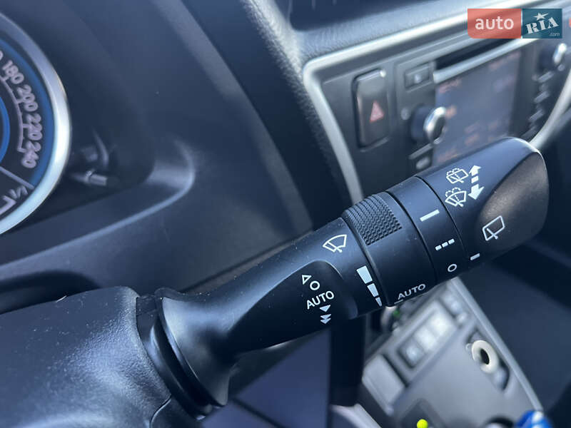 Хэтчбек Toyota Auris 2013 в Луцке