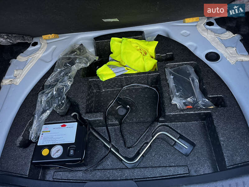 Хэтчбек Toyota Auris 2013 в Луцке