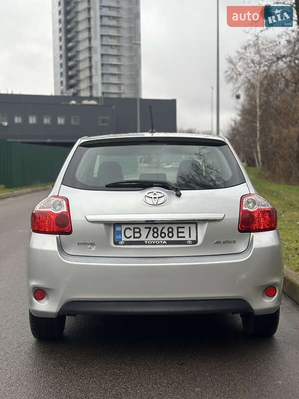 Хетчбек Toyota Auris 2010 в Києві