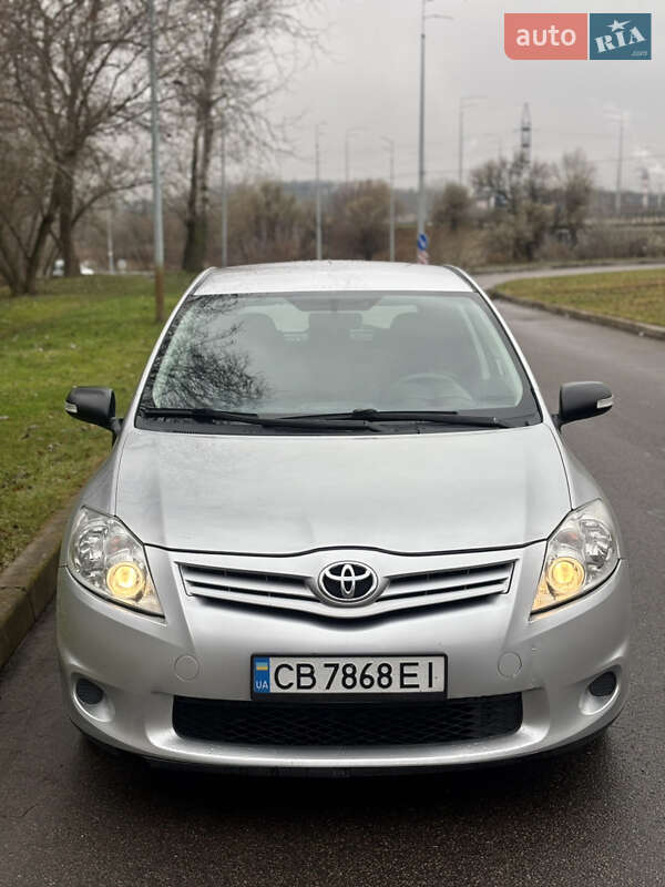 Хетчбек Toyota Auris 2010 в Києві