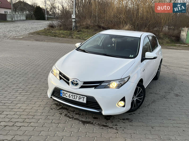 Хэтчбек Toyota Auris 2014 в Трускавце