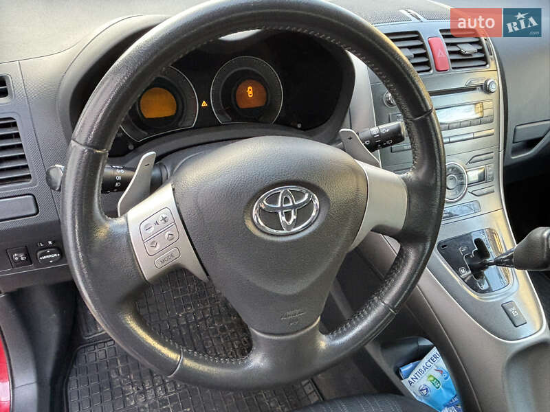 Хетчбек Toyota Auris 2008 в Дніпрі