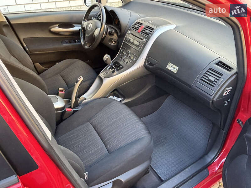 Хетчбек Toyota Auris 2008 в Дніпрі