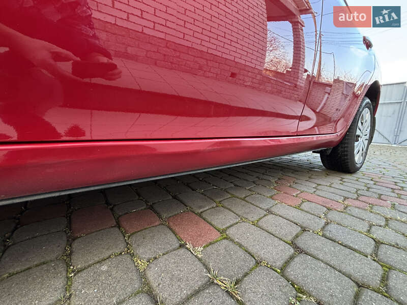 Хетчбек Toyota Auris 2008 в Дніпрі