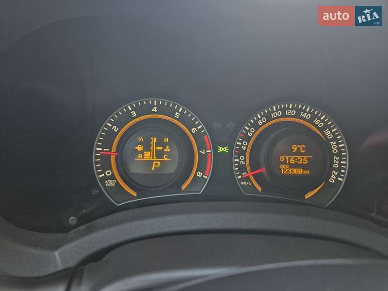 Хэтчбек Toyota Auris 2012 в Золочеве