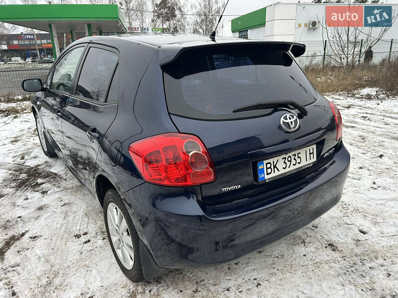 Хэтчбек Toyota Auris 2008 в Буче
