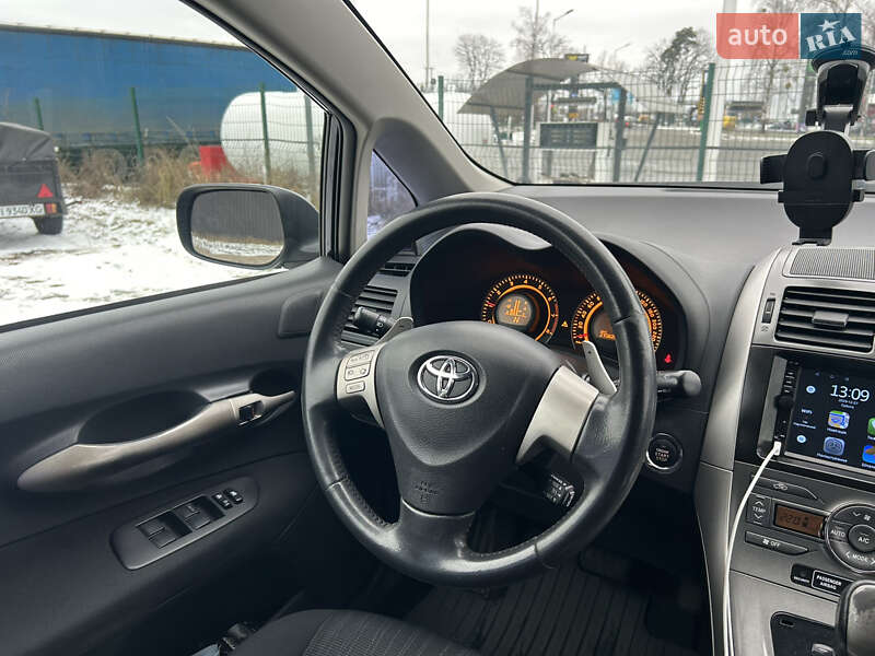 Хэтчбек Toyota Auris 2008 в Буче