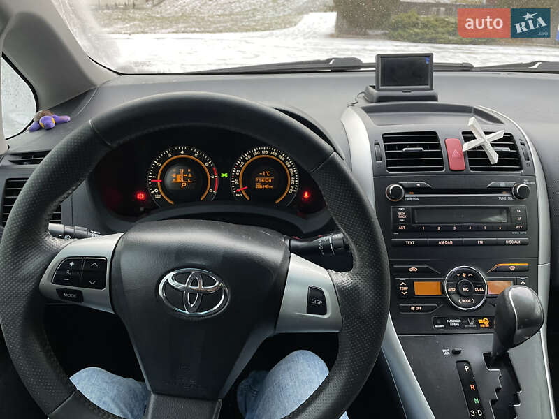 Хэтчбек Toyota Auris 2012 в Львове