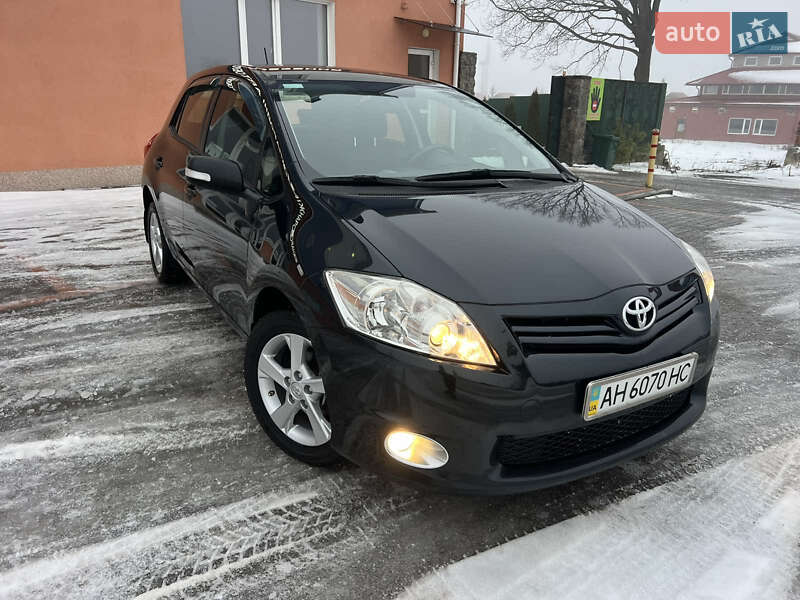 Хэтчбек Toyota Auris 2011 в Виннице