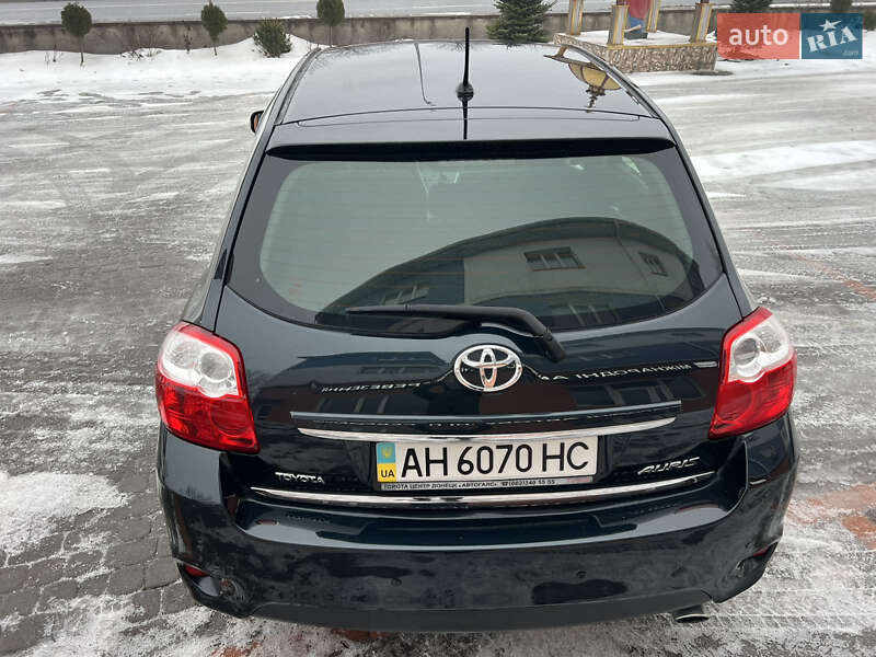 Хэтчбек Toyota Auris 2011 в Виннице