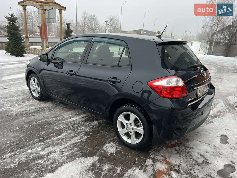Хэтчбек Toyota Auris 2011 в Виннице