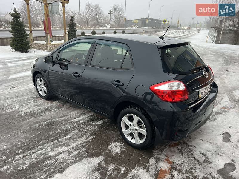 Хэтчбек Toyota Auris 2011 в Виннице