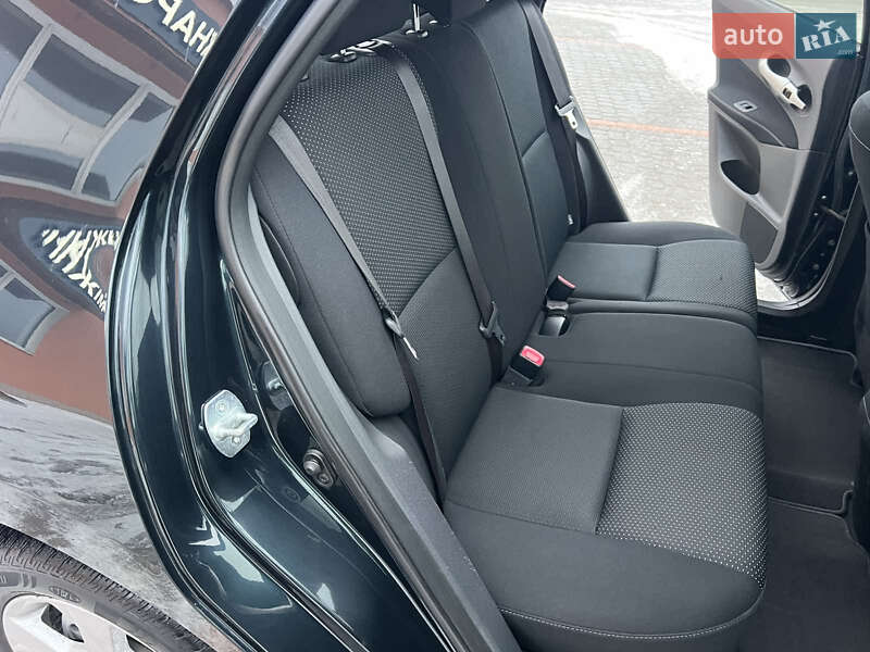 Хэтчбек Toyota Auris 2011 в Виннице