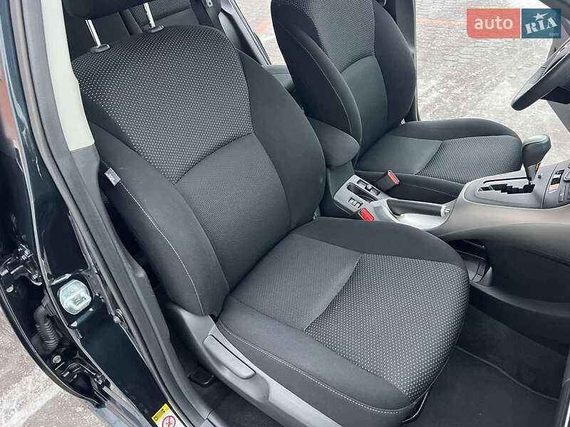 Хэтчбек Toyota Auris 2011 в Виннице