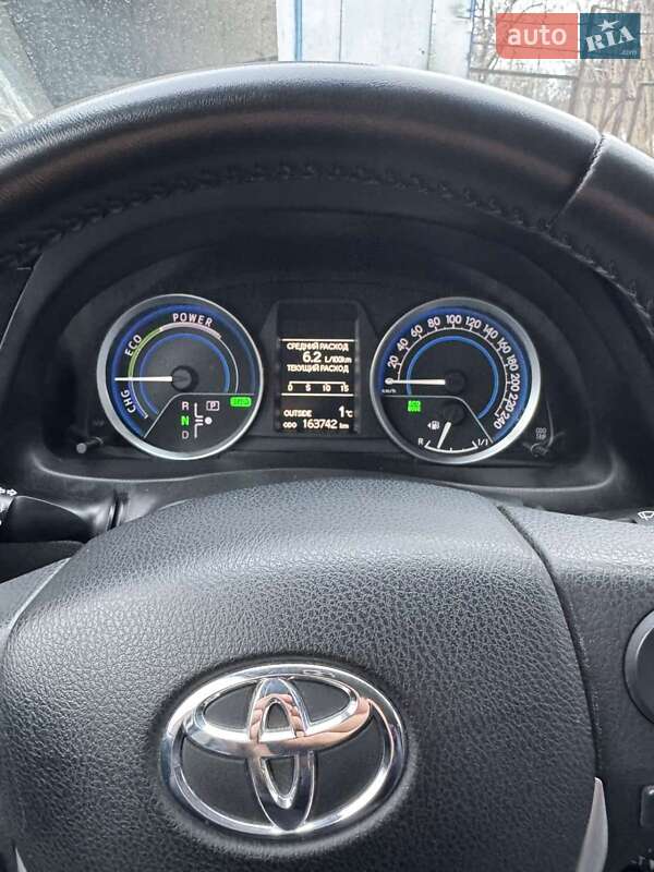 Хэтчбек Toyota Auris 2012 в Сумах