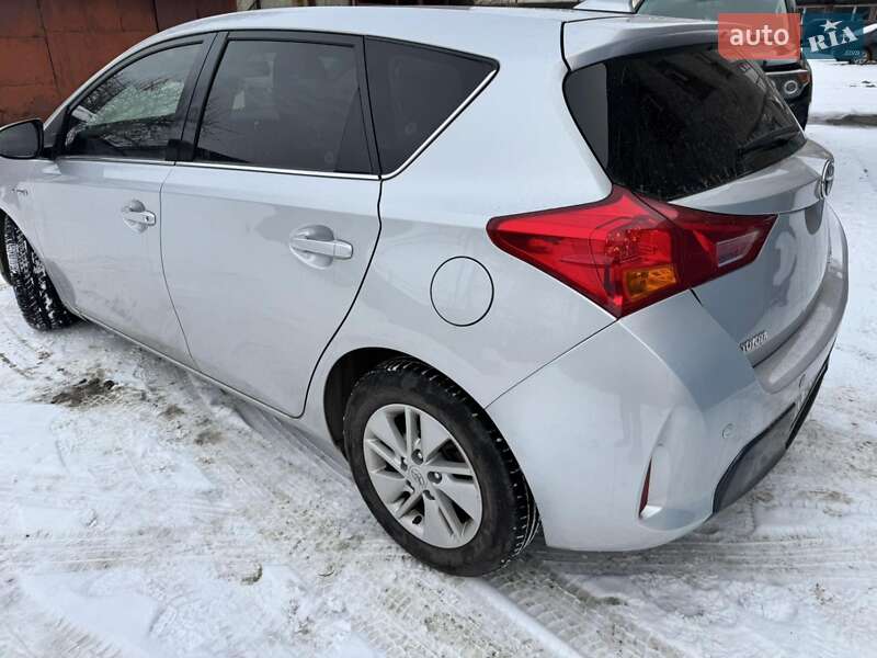 Хэтчбек Toyota Auris 2012 в Сумах