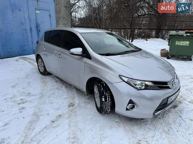 Хэтчбек Toyota Auris 2012 в Сумах