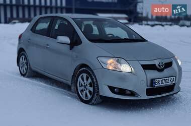 Хэтчбек Toyota Auris 2008 в Ровно