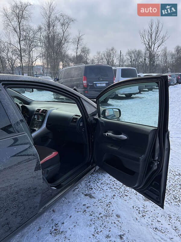 Хэтчбек Toyota Auris 2008 в Черкассах