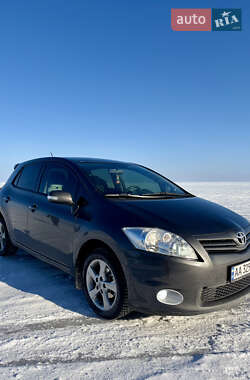 Хэтчбек Toyota Auris 2012 в Киеве