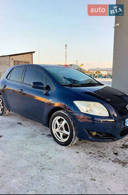 Хэтчбек Toyota Auris 2008 в Волочиске