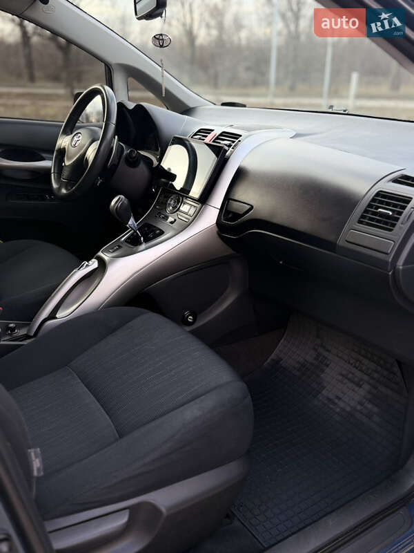 Хэтчбек Toyota Auris 2008 в Запорожье