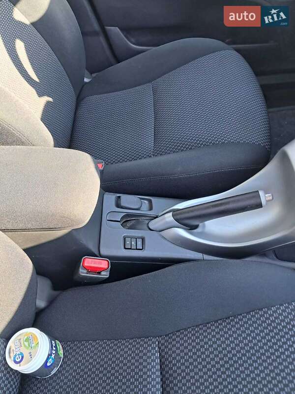 Хэтчбек Toyota Auris 2010 в Конотопе