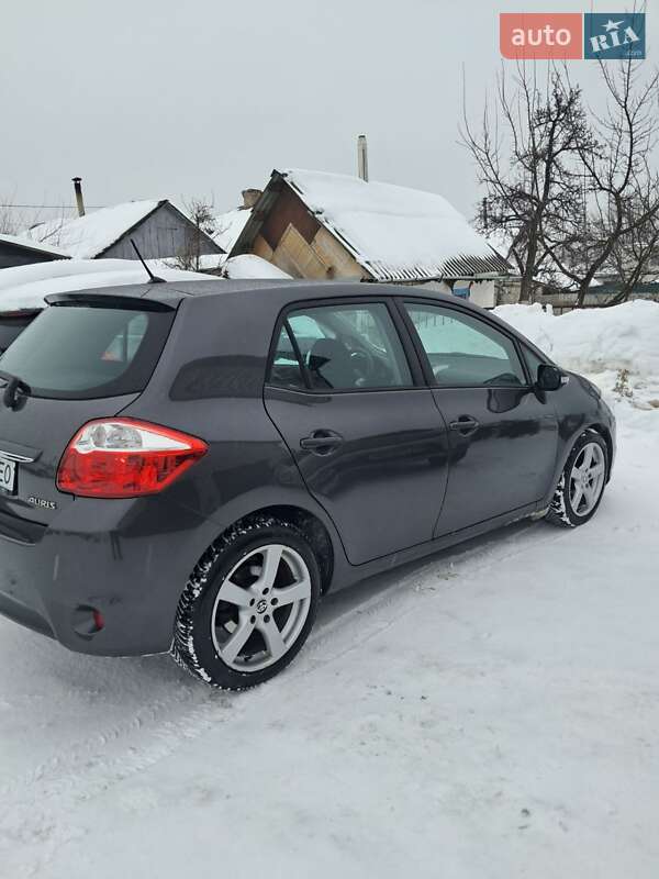 Хэтчбек Toyota Auris 2010 в Конотопе