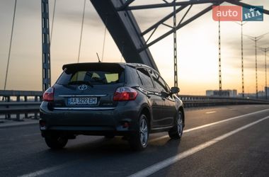 Хэтчбек Toyota Auris 2012 в Киеве