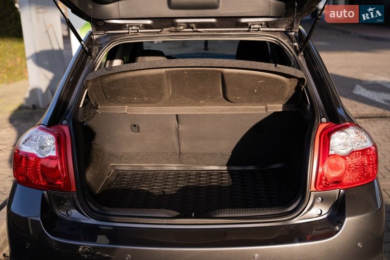 Хэтчбек Toyota Auris 2012 в Киеве