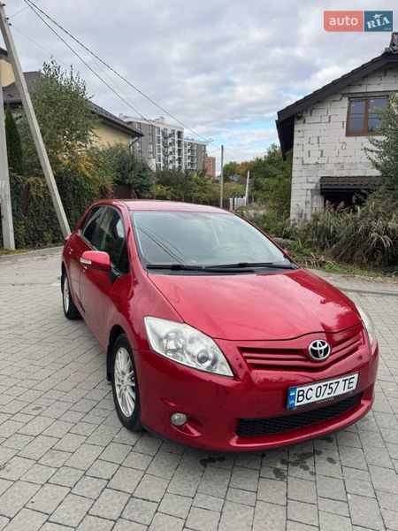 Хэтчбек Toyota Auris 2010 в Винниках