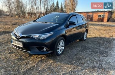 Универсал Toyota Auris 2015 в Ахтырке