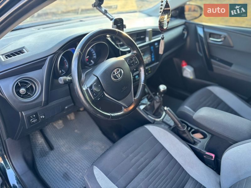 Универсал Toyota Auris 2015 в Ахтырке