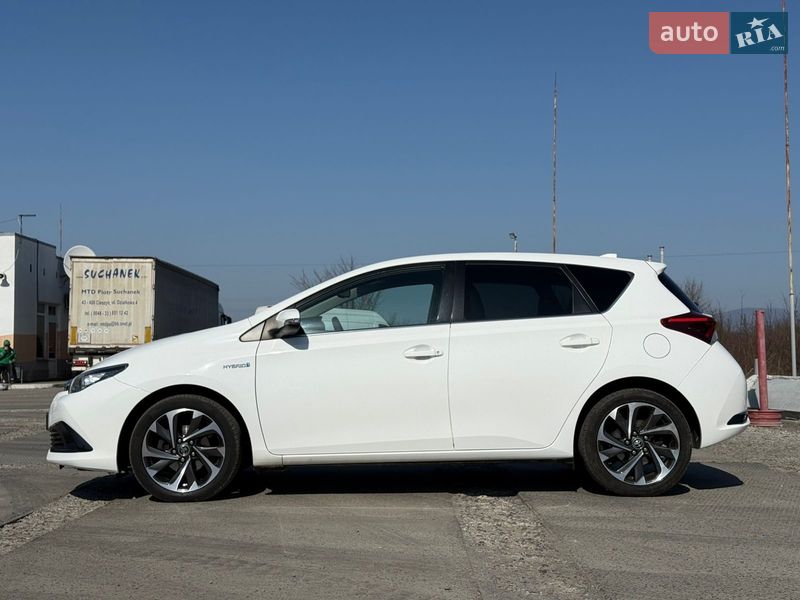 Хетчбек Toyota Auris 2016 в Ужгороді