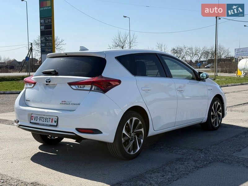 Хетчбек Toyota Auris 2016 в Ужгороді