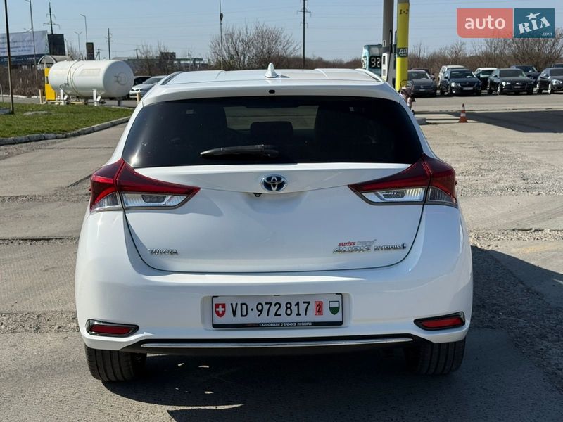 Хетчбек Toyota Auris 2016 в Ужгороді
