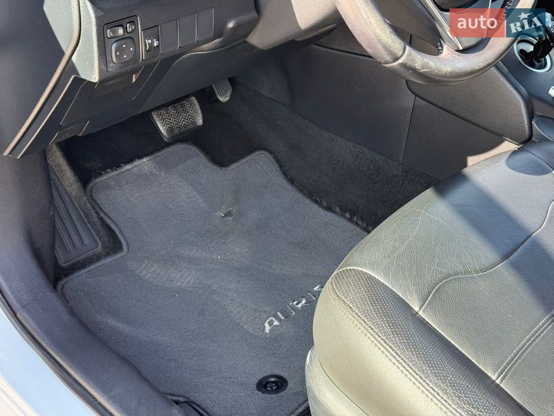 Хетчбек Toyota Auris 2016 в Ужгороді