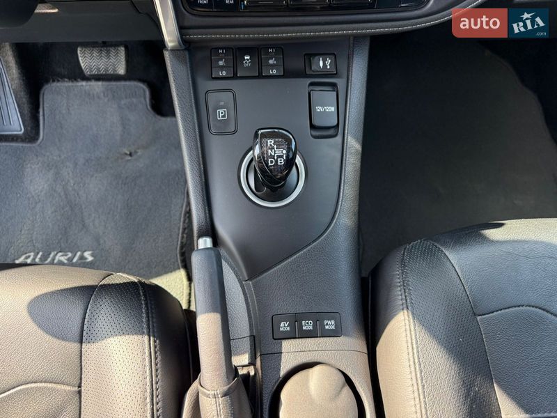 Хетчбек Toyota Auris 2016 в Ужгороді