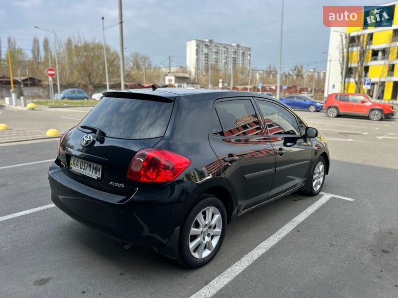 Хэтчбек Toyota Auris 2008 в Киеве