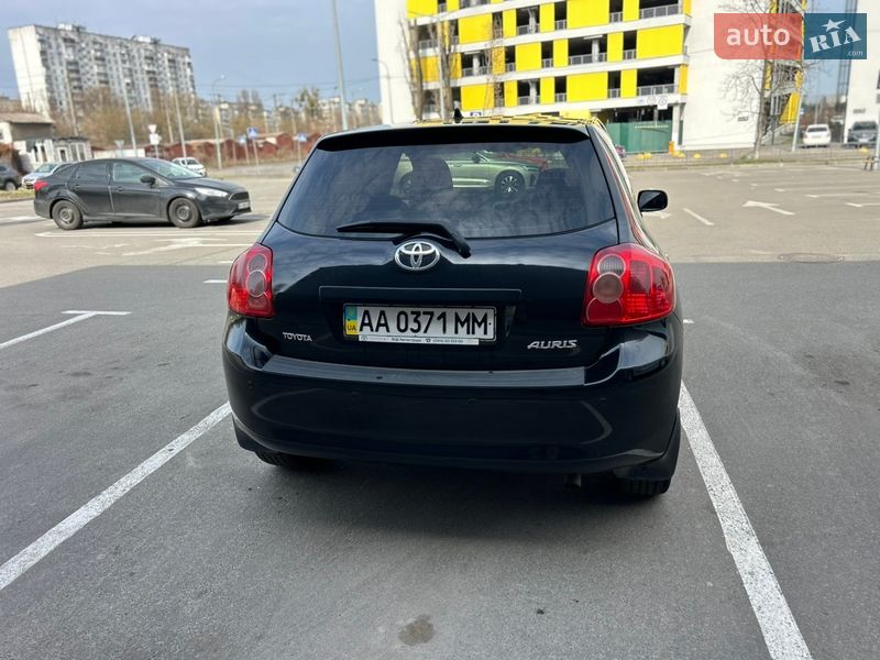 Хэтчбек Toyota Auris 2008 в Киеве
