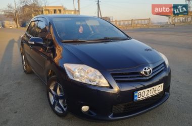 Хетчбек Toyota Auris 2010 в Чернівцях