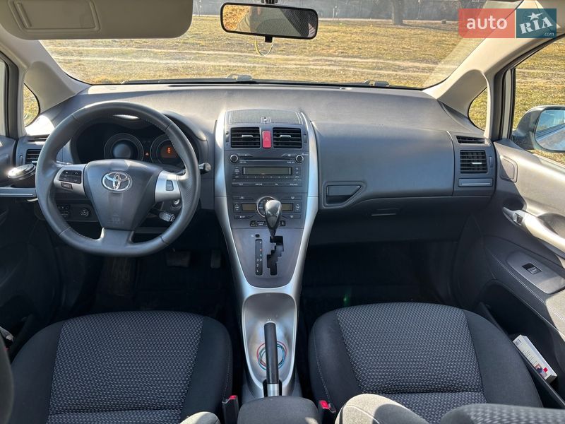 Хэтчбек Toyota Auris 2011 в Киеве