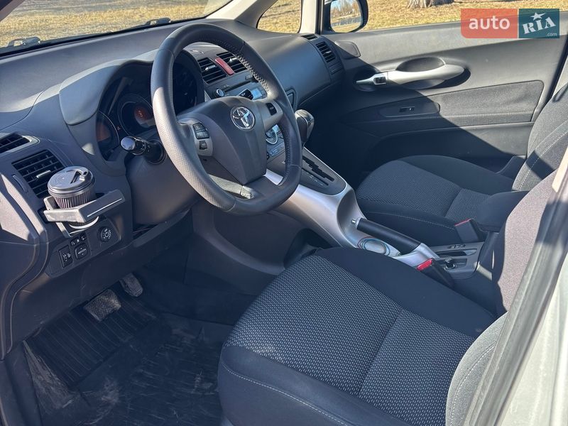 Хэтчбек Toyota Auris 2011 в Киеве